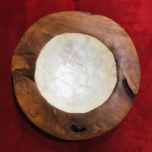 💚RUSTIC WOODEN💚 COLLECTABLE HANDCRAFTED WOODEN & REAL MOTHER OF PEARL BOWL .